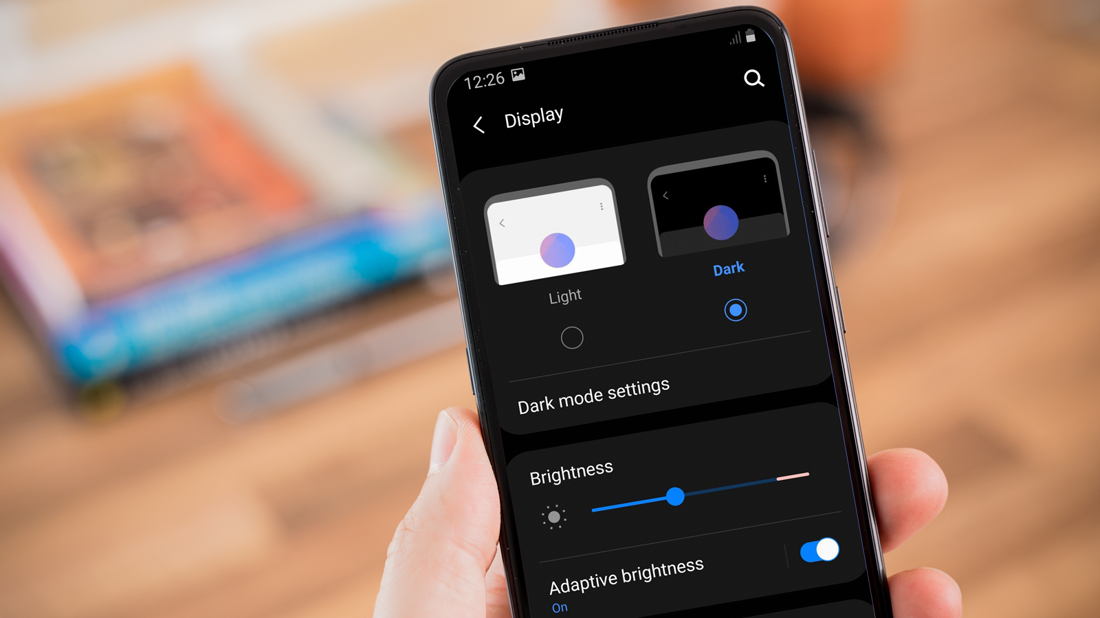 Dark ili light mode - što troši više baterije? Rezultat je iznenađujući ...
