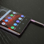 Samsung je na Note 9 suptilno podebljao okvir na lijevom i desnom rubu što je rezultiralo sa puno boljim korisničkim iskustvom zbog manjeg broja slučajnih dodira. Samsung Galaxy Note 9 recenzija